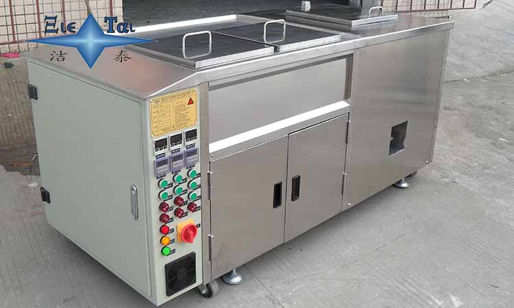 如何快速清洗汽車發(fā)動(dòng)機(jī)上面的油污和積碳？1