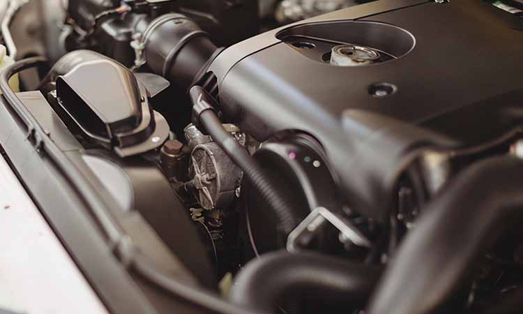 如何快速清洗汽車發(fā)動(dòng)機(jī)上面的油污和積碳？