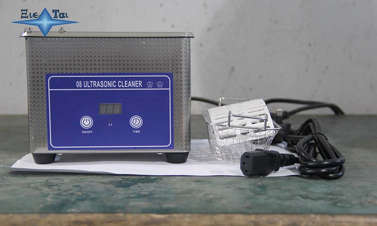 小型超聲波清洗機需要專用水嗎？有哪些用處？